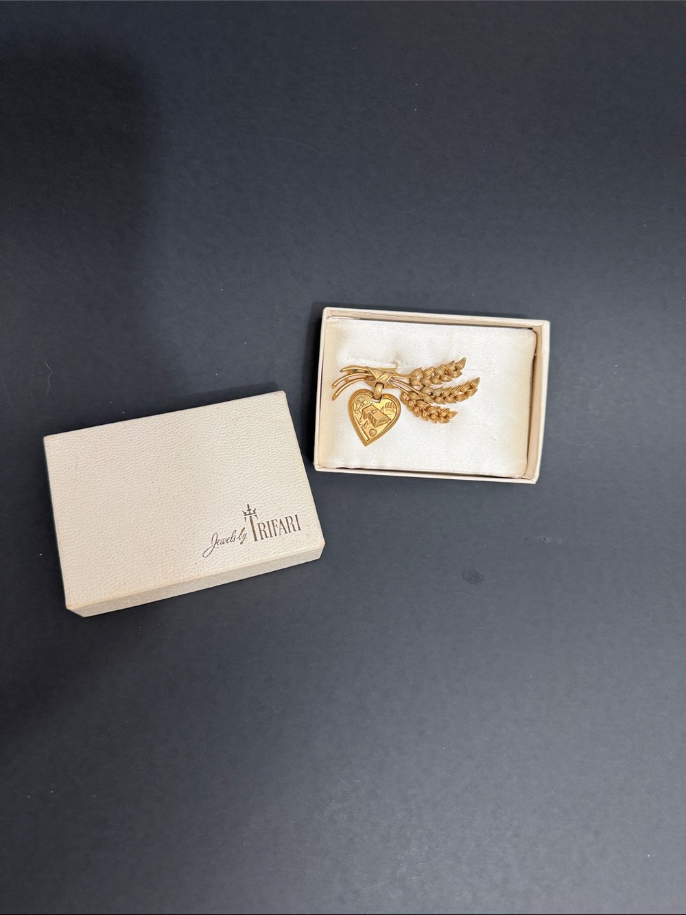 NWT Vintage 1955 Betty Crocker Homemaker of Tomorrow Award Pin by Crown Trifari